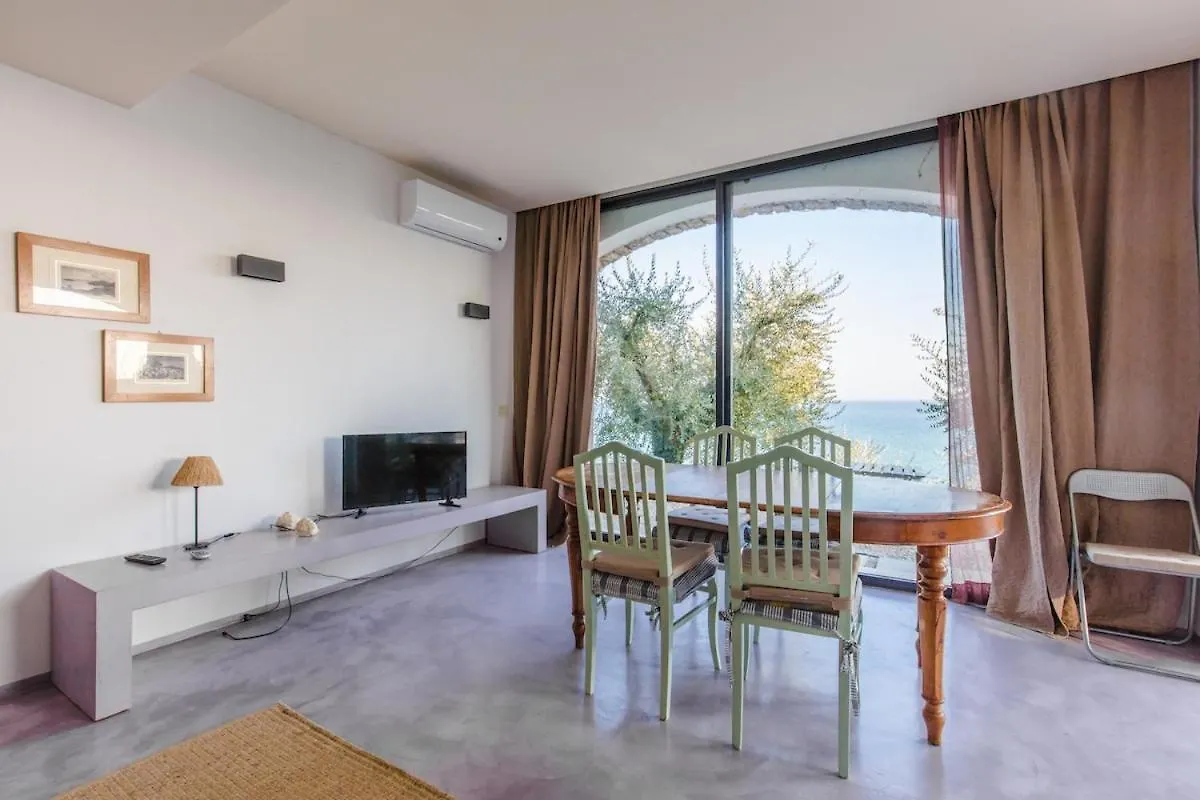 Apartment In A Villa Montinelle